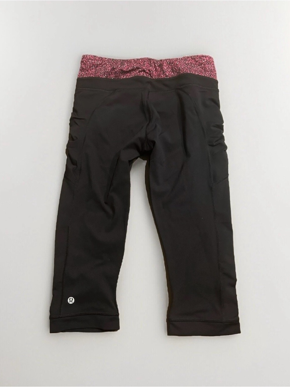 Lululemon cropped capri leggings - black and pink size 8 - Picture 2 of 2